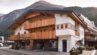 Appartements von aussen mit Bergblick