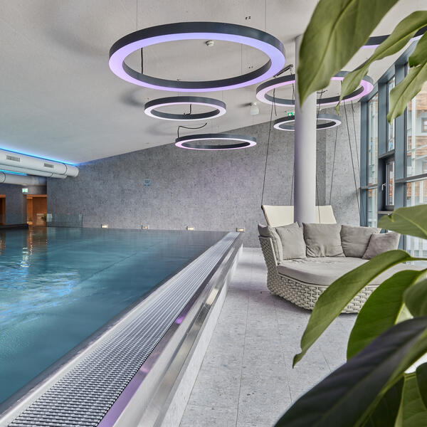 Moderne Ausstattung im Wellnesbereich des Partnerhotels