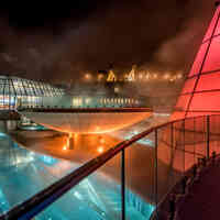 Aqua Dome Therme bei Nacht