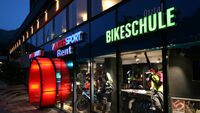 Hotel Bergland Intersport Rent Sölden Bikeschule Schaufenster