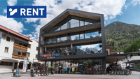 Intersport Glanzer Längenfeld mit Fahrrad Verleih im Sommer von Aussen