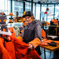 Kundin beim Shoppen in Sölden